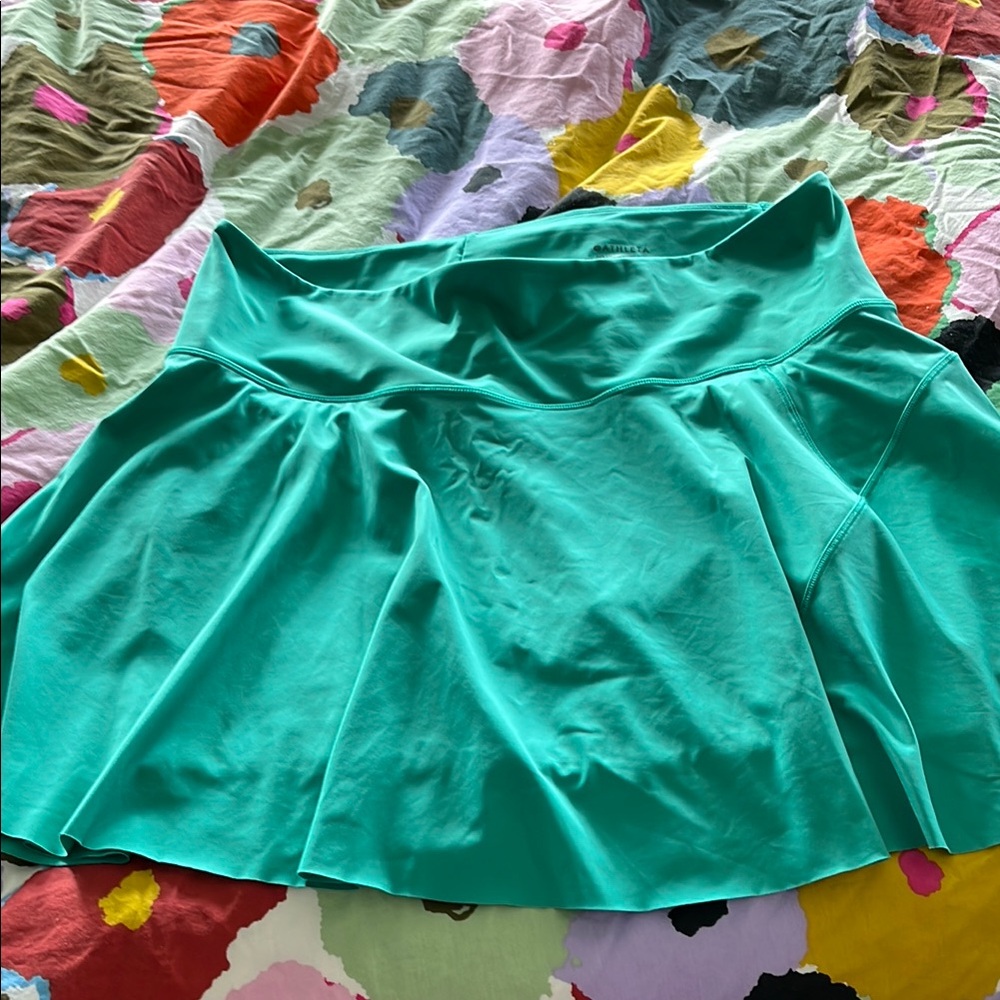 Athleta tennis skort w/right & left pocket, gathered waist, nearly new condition